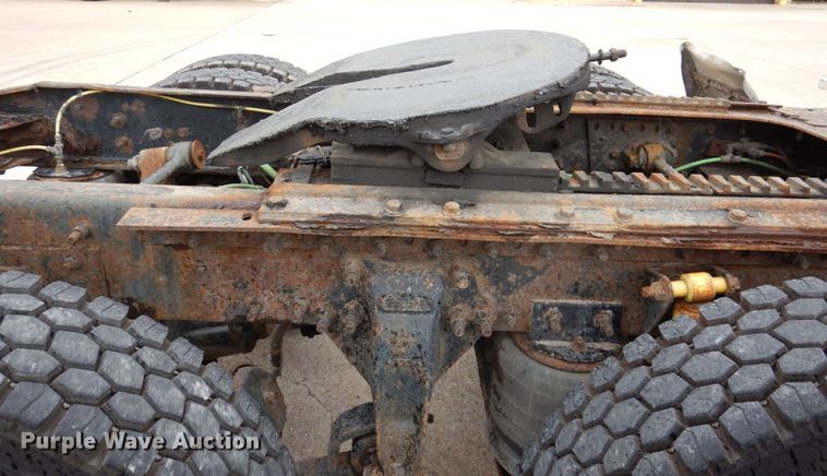 image for item JL9906 2001 Sterling A9500 semi truck