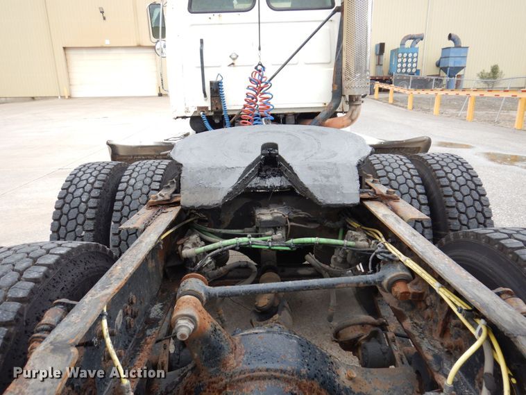 image for item JL9906 2001 Sterling A9500 semi truck