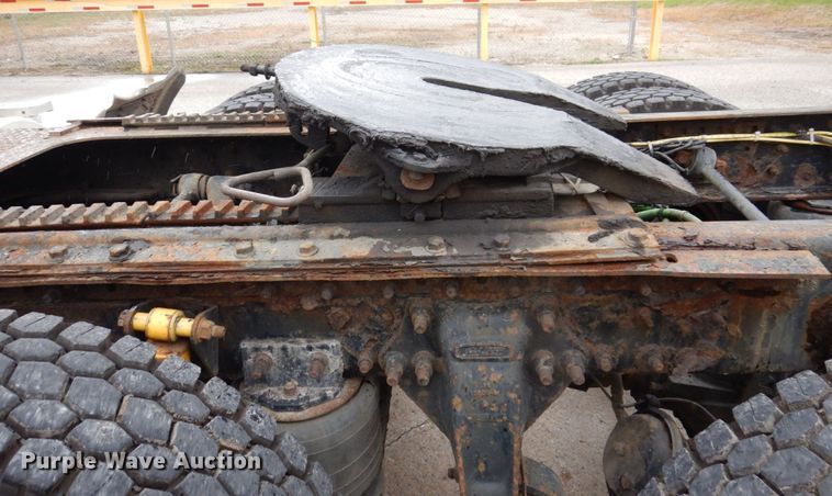 image for item JL9906 2001 Sterling A9500 semi truck