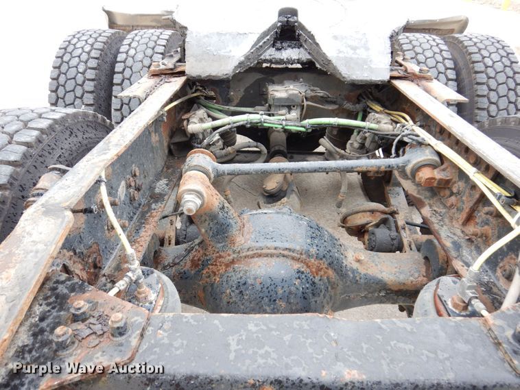 image for item JL9906 2001 Sterling A9500 semi truck