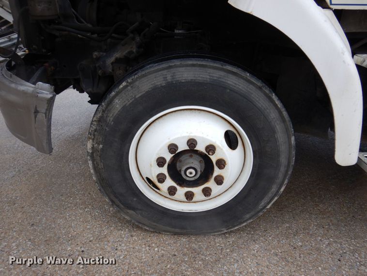 image for item JL9906 2001 Sterling A9500 semi truck