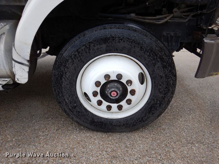 image for item JL9906 2001 Sterling A9500 semi truck