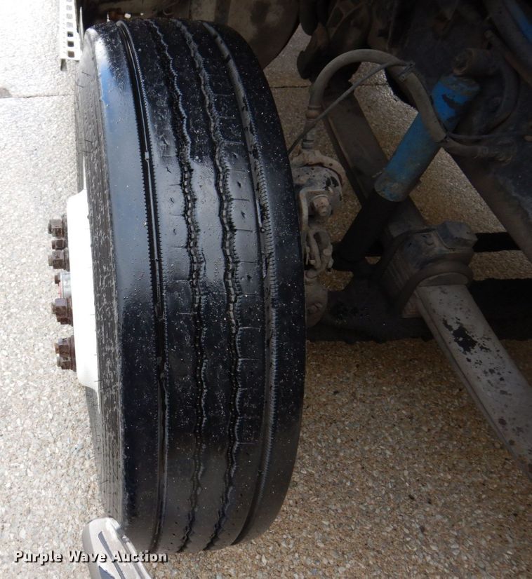 image for item JL9906 2001 Sterling A9500 semi truck