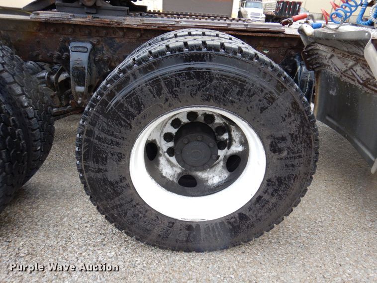 image for item JL9906 2001 Sterling A9500 semi truck