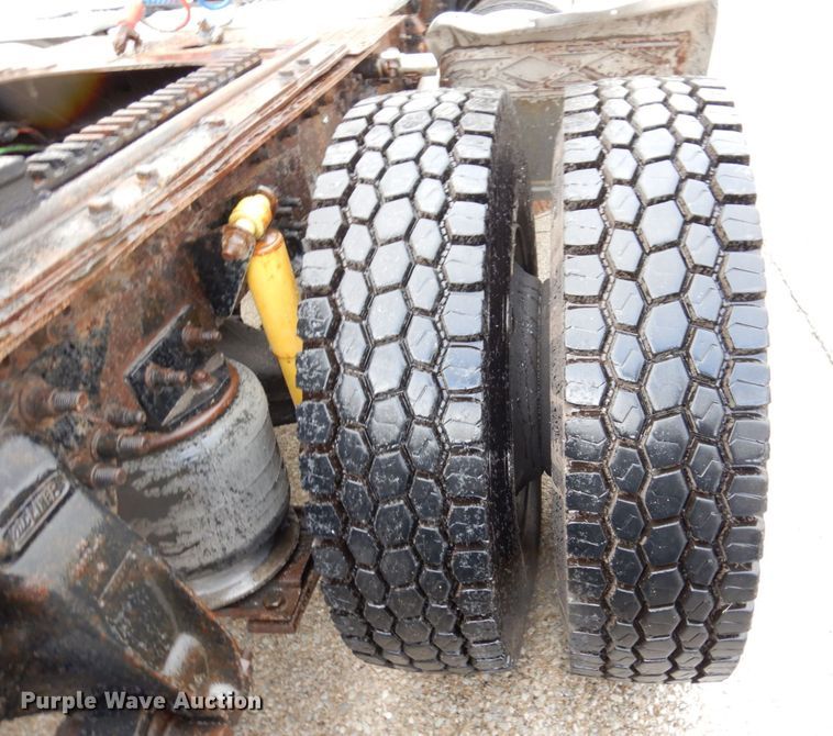 image for item JL9906 2001 Sterling A9500 semi truck