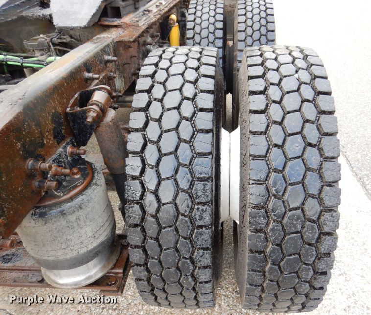 image for item JL9906 2001 Sterling A9500 semi truck