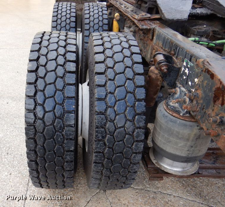 image for item JL9906 2001 Sterling A9500 semi truck