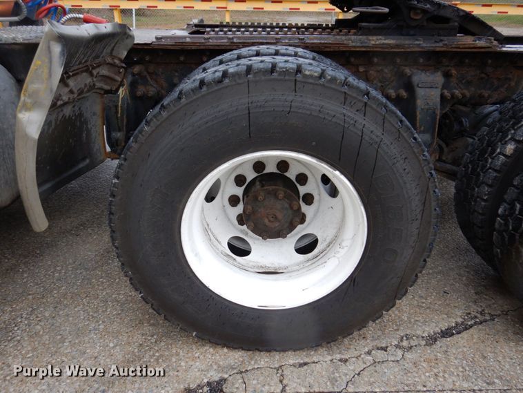 image for item JL9906 2001 Sterling A9500 semi truck