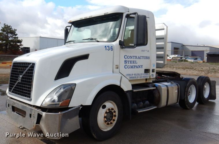 image for item JL9907 2011 Volvo VNL semi truck