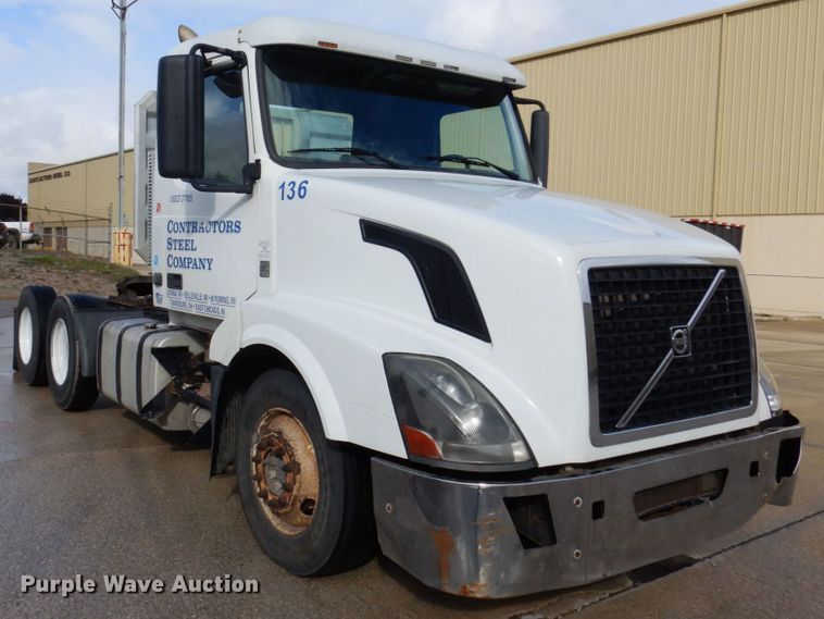 image for item JL9907 2011 Volvo VNL semi truck