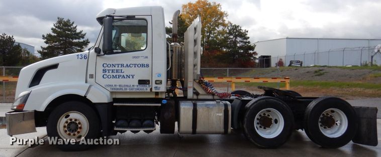 image for item JL9907 2011 Volvo VNL semi truck