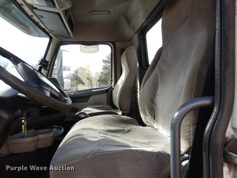 image for item JL9907 2011 Volvo VNL semi truck