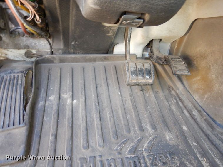 image for item JL9907 2011 Volvo VNL semi truck