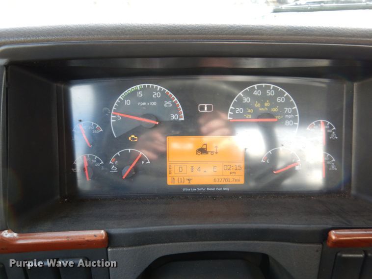 image for item JL9907 2011 Volvo VNL semi truck