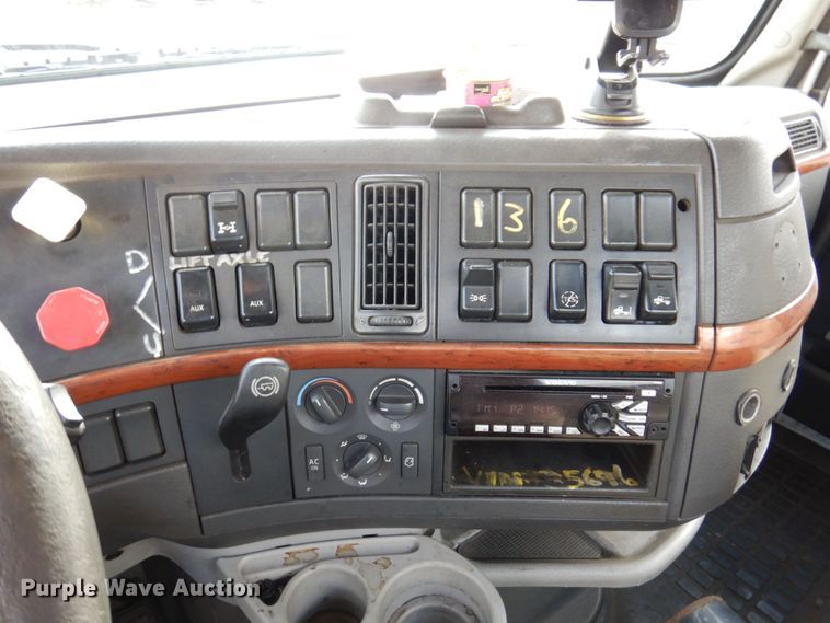 image for item JL9907 2011 Volvo VNL semi truck