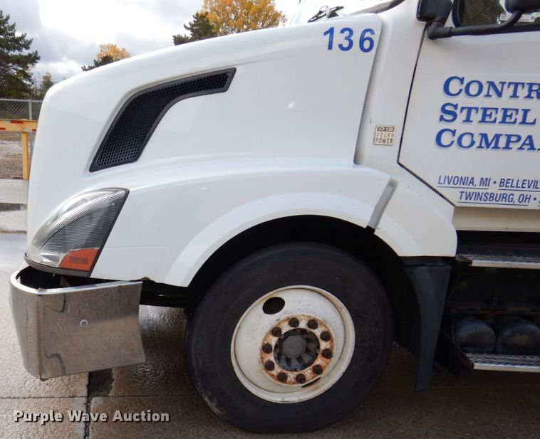 image for item JL9907 2011 Volvo VNL semi truck