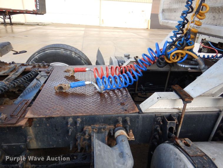 image for item JL9907 2011 Volvo VNL semi truck