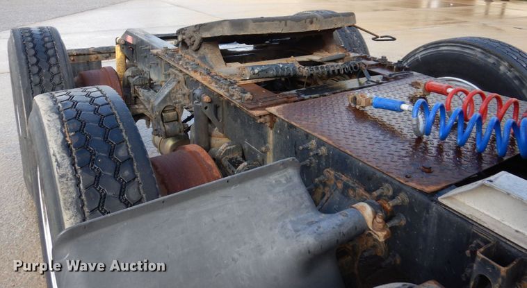 image for item JL9907 2011 Volvo VNL semi truck