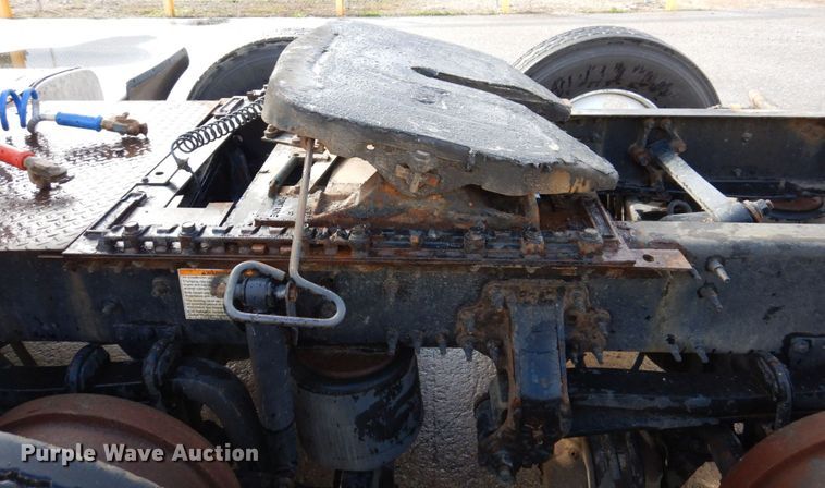 image for item JL9907 2011 Volvo VNL semi truck