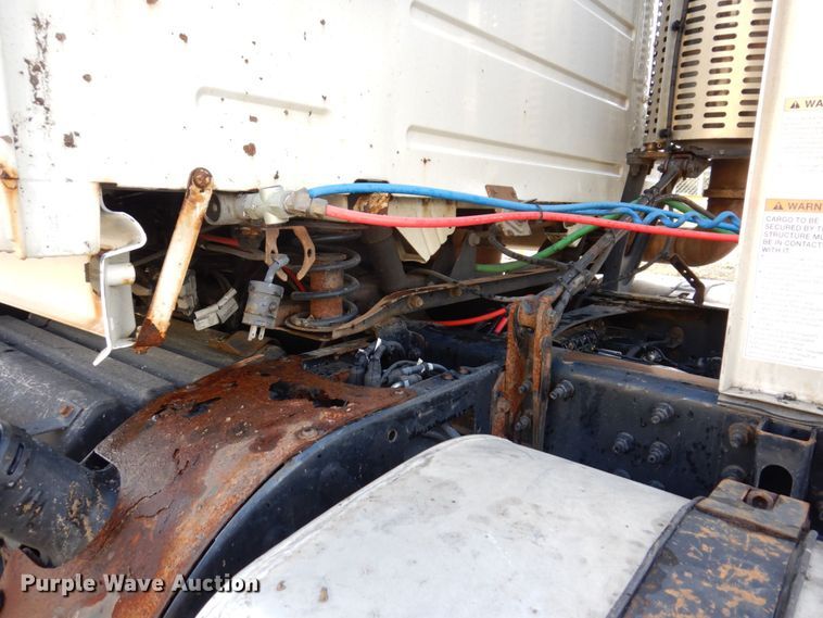 image for item JL9907 2011 Volvo VNL semi truck