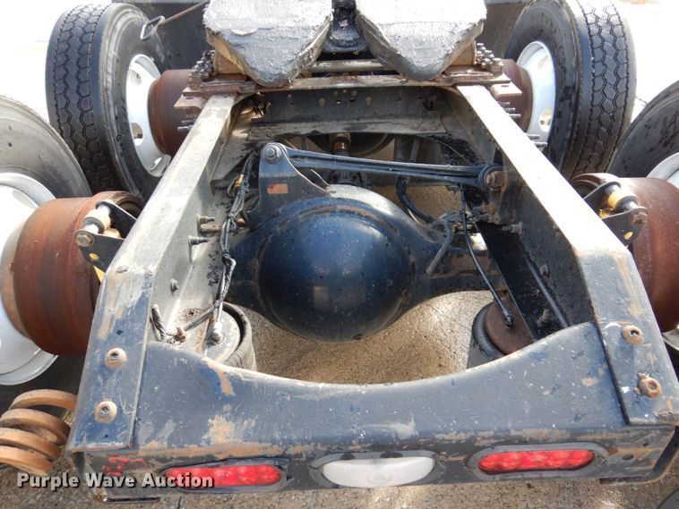 image for item JL9907 2011 Volvo VNL semi truck