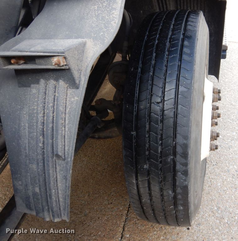 image for item JL9907 2011 Volvo VNL semi truck