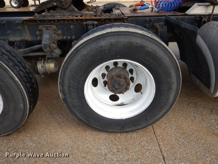 image for item JL9907 2011 Volvo VNL semi truck