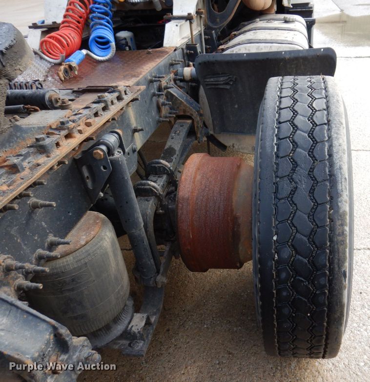 image for item JL9907 2011 Volvo VNL semi truck