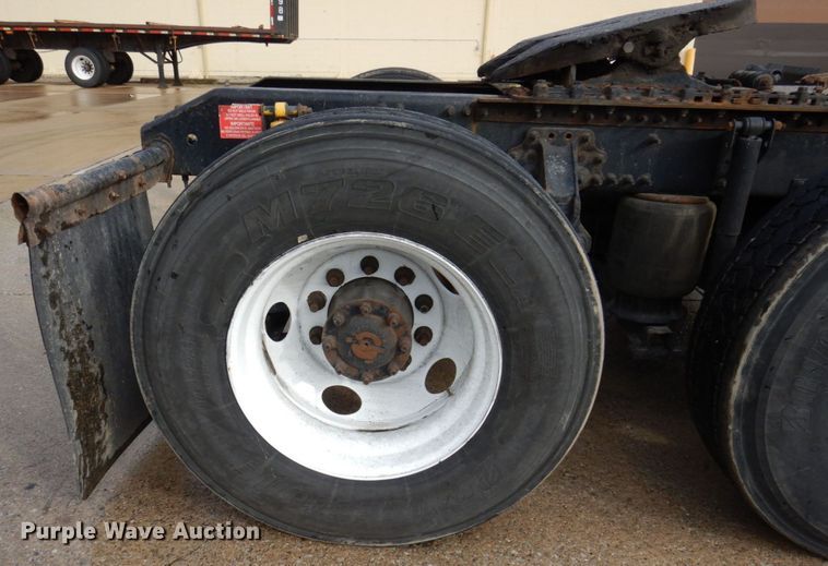 image for item JL9907 2011 Volvo VNL semi truck