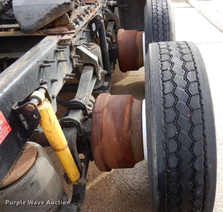 image for item JL9907 2011 Volvo VNL semi truck