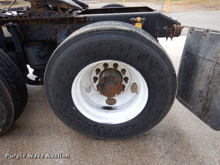 image for item JL9907 2011 Volvo VNL semi truck