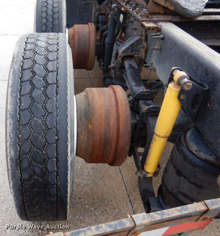 image for item JL9907 2011 Volvo VNL semi truck