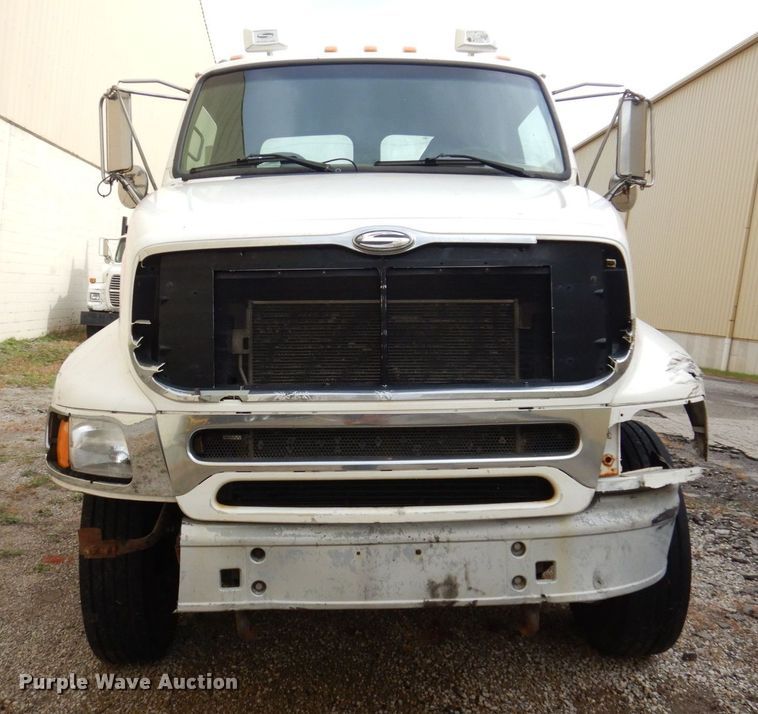 image for item JL9909 2006 Sterling A9500 semi truck