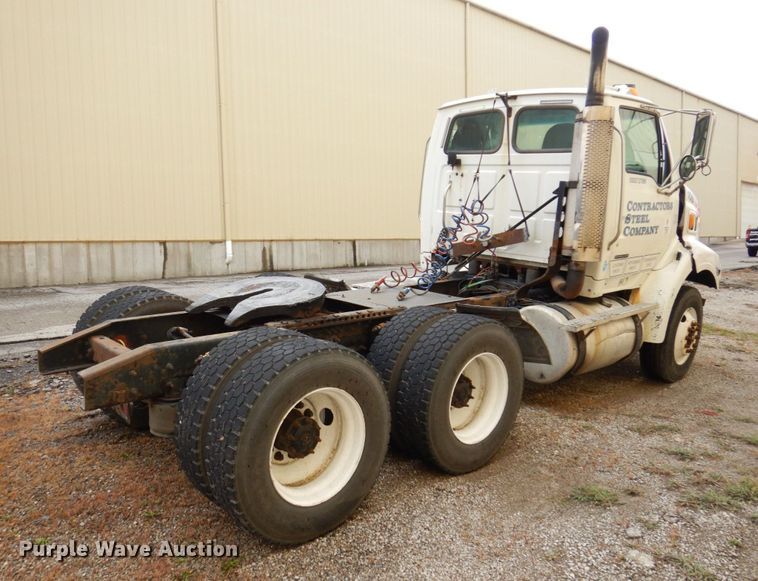 image for item JL9909 2006 Sterling A9500 semi truck