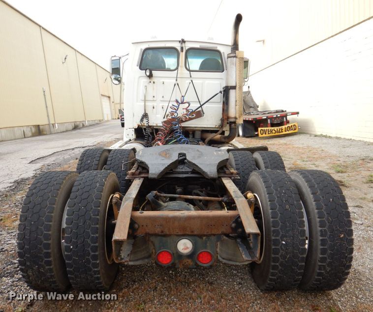 image for item JL9909 2006 Sterling A9500 semi truck