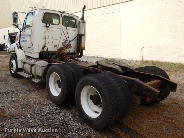 image for item JL9909 2006 Sterling A9500 semi truck