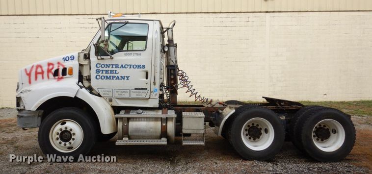 image for item JL9909 2006 Sterling A9500 semi truck