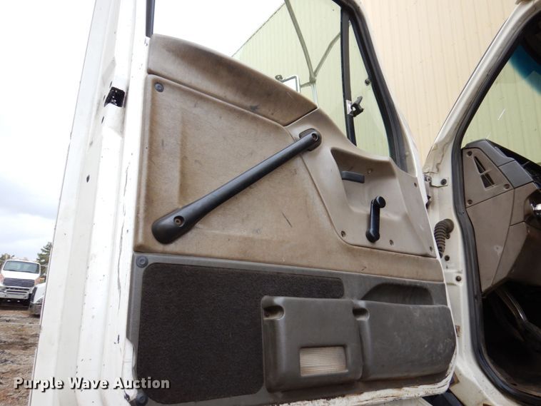 image for item JL9909 2006 Sterling A9500 semi truck