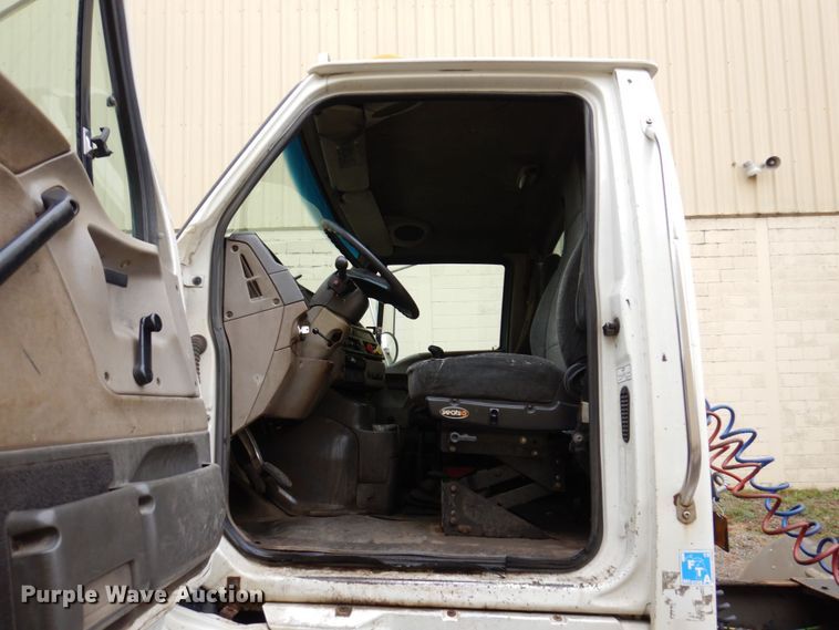 image for item JL9909 2006 Sterling A9500 semi truck