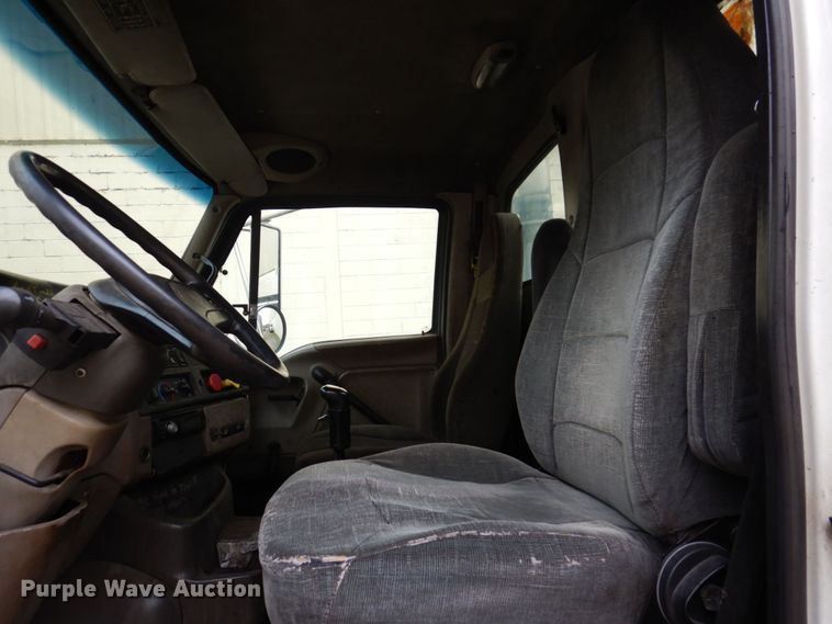 image for item JL9909 2006 Sterling A9500 semi truck