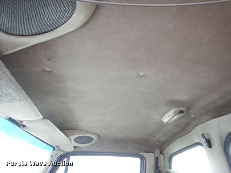 image for item JL9909 2006 Sterling A9500 semi truck