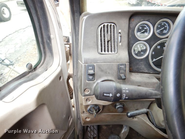 image for item JL9909 2006 Sterling A9500 semi truck