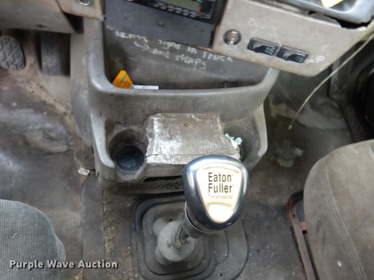 image for item JL9909 2006 Sterling A9500 semi truck