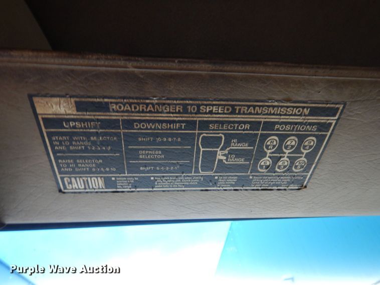 image for item JL9909 2006 Sterling A9500 semi truck