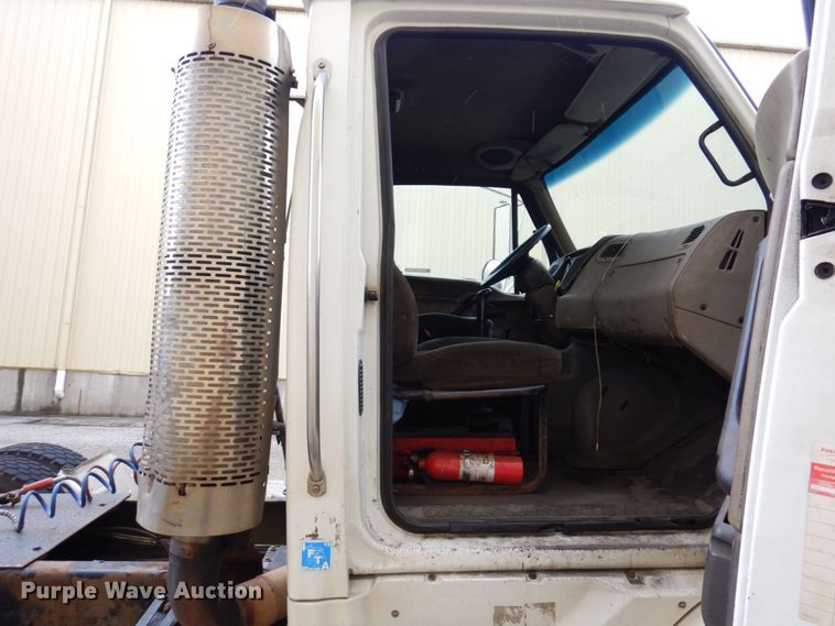 image for item JL9909 2006 Sterling A9500 semi truck