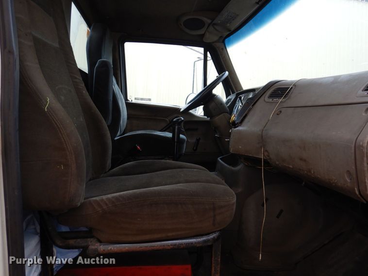 image for item JL9909 2006 Sterling A9500 semi truck