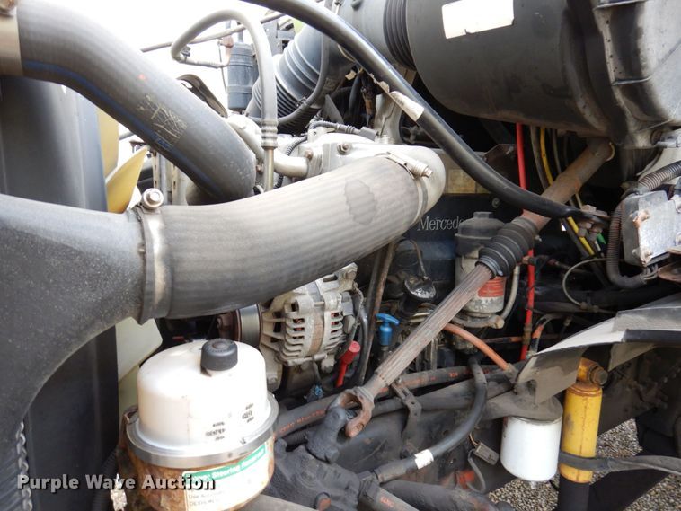 image for item JL9909 2006 Sterling A9500 semi truck