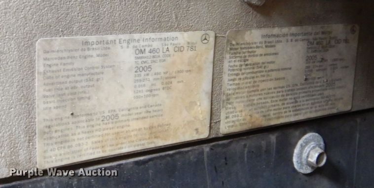 image for item JL9909 2006 Sterling A9500 semi truck