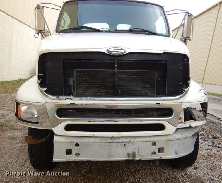 image for item JL9909 2006 Sterling A9500 semi truck