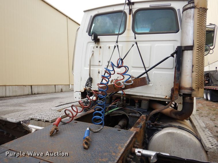 image for item JL9909 2006 Sterling A9500 semi truck